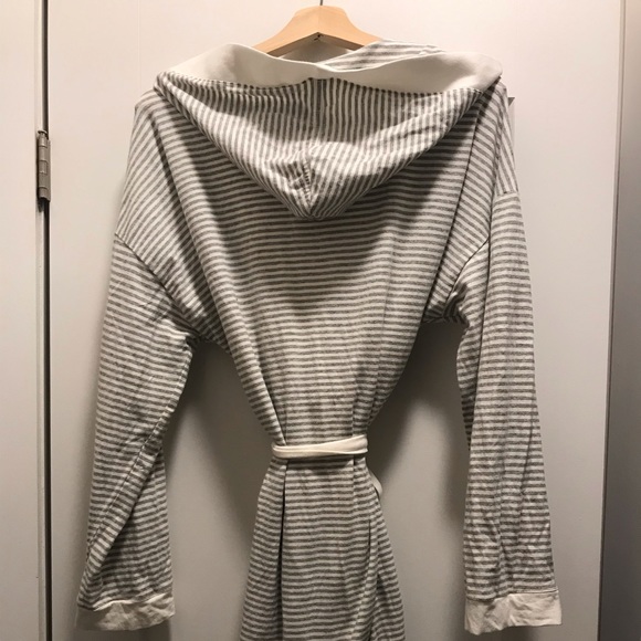 Max studio lounge robe. - Picture 2 of 3